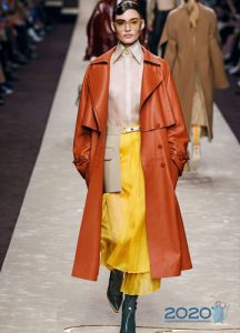 Brauner Mantel Herbst-Winter 2019-2020