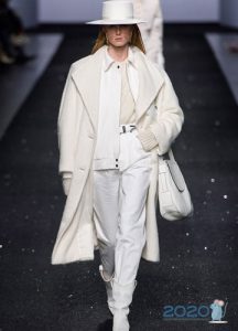 Weißer Mantel Herbst-Winter 2019-2020