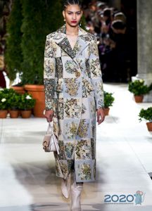 Mantel mit einem Muster von Mode für Herbst und Winter 2019-2020