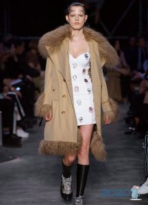 Mantel mit Pelzbesatz Herbst-Winter 2019-2020