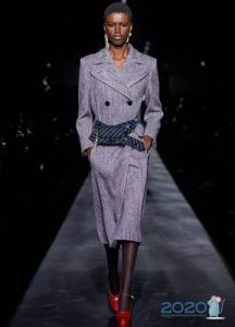 Mantel mit einem Gürtel interessante Ideen für 2019-2020