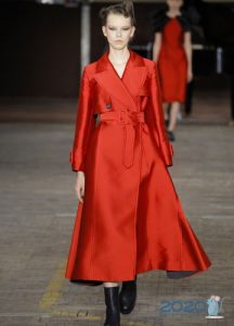 Modischer Satinmantel Herbst-Winter 2019-2020