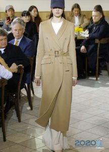 Creme Regenmäntel Herbst-Winter 2019-2020