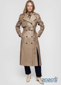 Klassischer beige Regenmantel Herbst-Winter 2019-2020