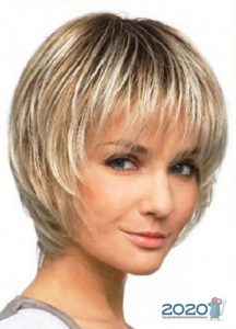 Diplom Bob auf hellem Haar Herbst-Winter 2019-2020
