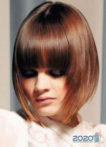 Graduierte Bob auf dunklem Haar Herbst-Winter 2019-2020