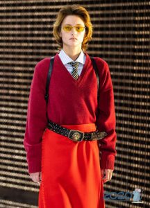 Modische helle Pullover 2020