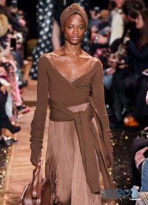 Pullover mit niedrigen Schultern für den Winter 2019-2020