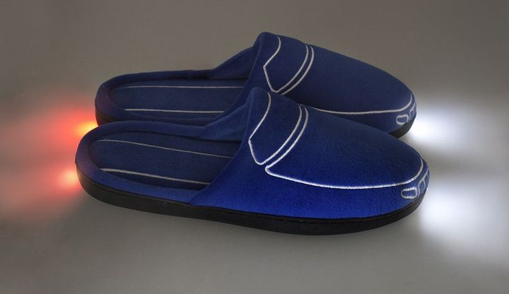 Hausschuhe mit einer Taschenlampe