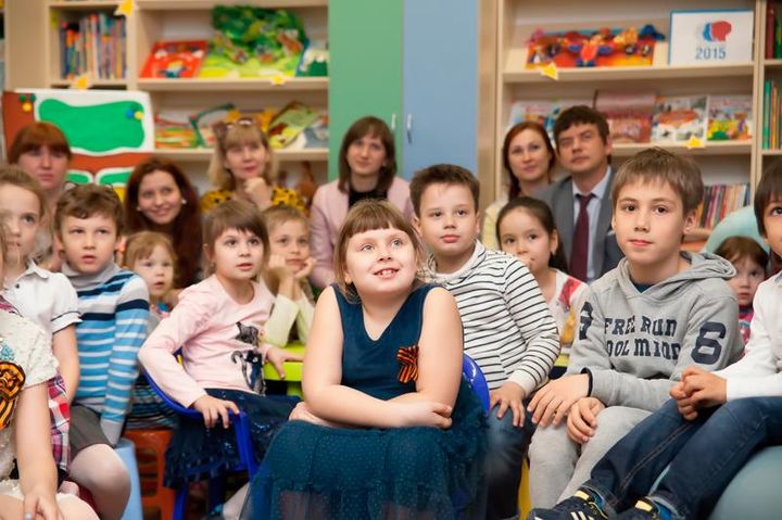 Kinder in der Bibliothek