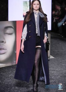 Langer Umhang der Herbst-Winter-Saison 2019-2020