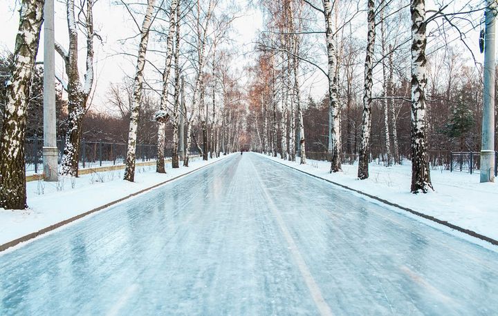 Riesige Eisbahn in Sokolniki