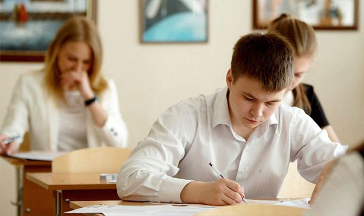 Wie schreibe ich einen Aufsatz über USE 2020 auf Russisch?