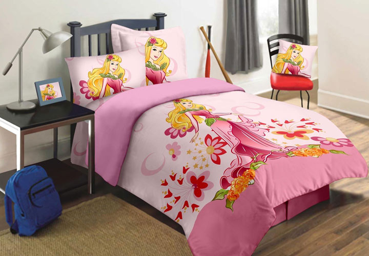 Wunderschöne Bettwäsche - ein Geschenk für das Mädchen für das neue Jahr 2020