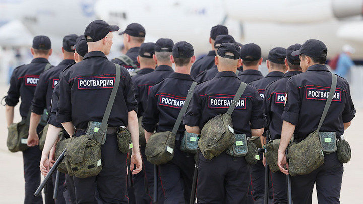 Rosguard-Mitarbeiter im Service