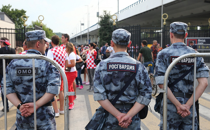 Rosguard-Mitarbeiter im Service