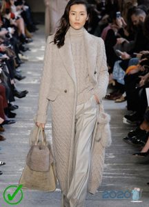 Strickmantel - der Trend der Herbst-Winter-Saison 2019-2020