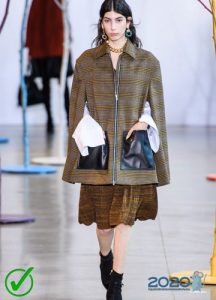 Umhang im Käfig - ein Trend der Herbst-Winter-Saison 2019-2020