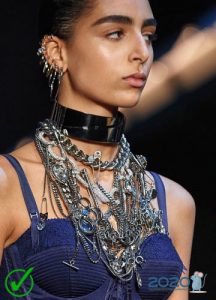 Modischer Massivschmuck der Herbst-Winter-Saison 2019-2020