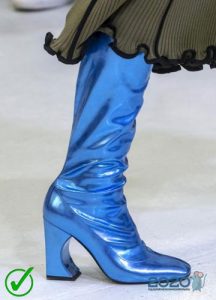 Glänzende Metallstiefel - Trends der Herbst-Winter-Saison 2019-2020
