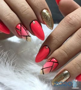 Trendige Korallenmaniküre für 2020