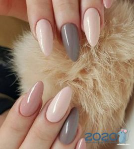 Trendy graue Maniküre für 2020.