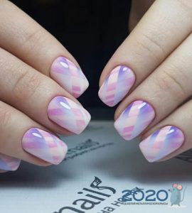 Modische Nail Art in der Airbrush-Technik