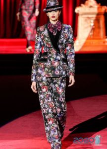 Blumendruck in der Dolce & Gabbana Herbst-Winter-Kollektion 2019-2020