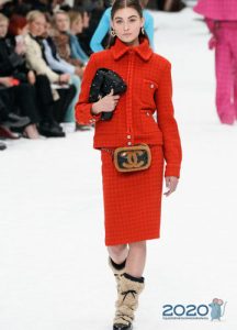 Rote Frauenanzuege Chanel Herbst-Winter 2019-2020