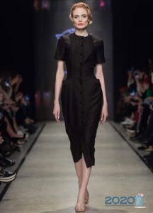 Strenges Kleid Herbst-Winter 2019-2020