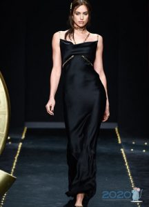 Schwarzes Kleid der Herbst-Winter-Saison 2019-2020