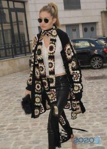 Schöner schmaler Schal 2020