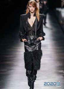 Lederrock mit Fell von Saint Laurent Herbst-Winter 2019-2020