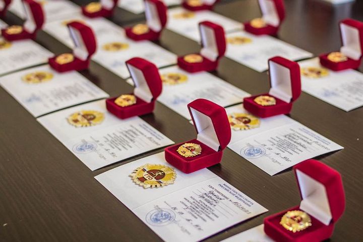 TRP Abzeichen und Zertifikate