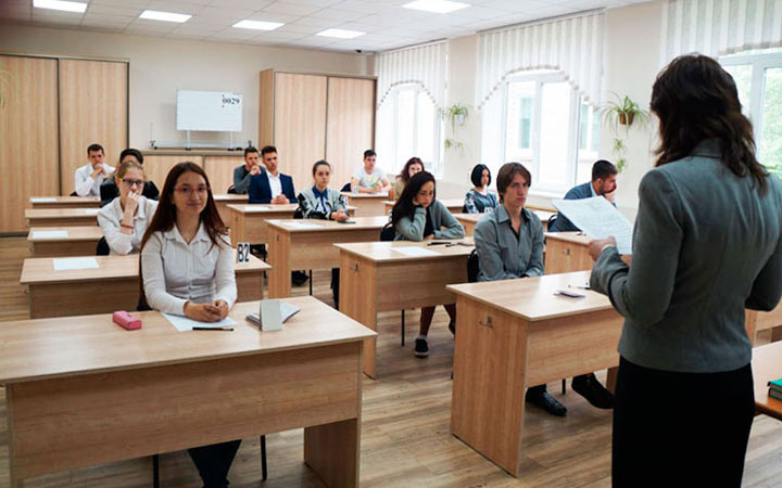 Bewertung des Einheitlichen Staatsexamen 2020 in Profil- und Grundstufenmathematik