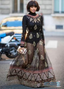 Transparentes Kleid im Street-Style 2019-2020