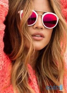 Gläser mit roten Gläsern - Mode 2020