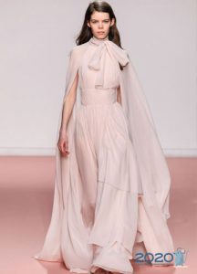 Schönes nacktes Kleid für 2020