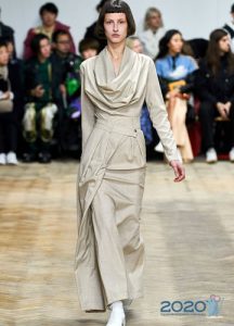 Leichtes Asymmetriekleid - Wintermode 2019-2020