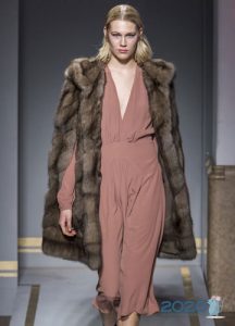 Modische Pelzmütze für 2020