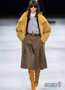 Modische voluminöse Schaffellmäntel für 2020