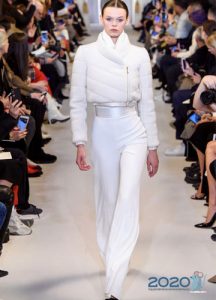 Kurze weiße Daunenjacke 2020