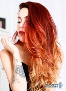 Ombre Flammen auf rotem Haar