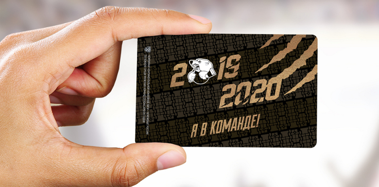 Karte mit dem Logo des Traktors