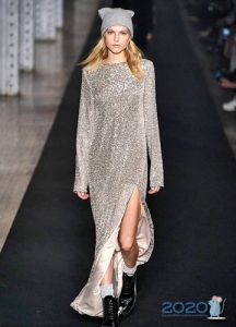 Glänzendes Kleid metallic Herbst-Winter 2019-2020