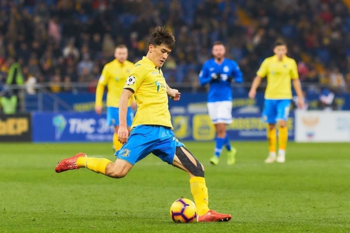 Eldor Shomurodov auf dem Feld