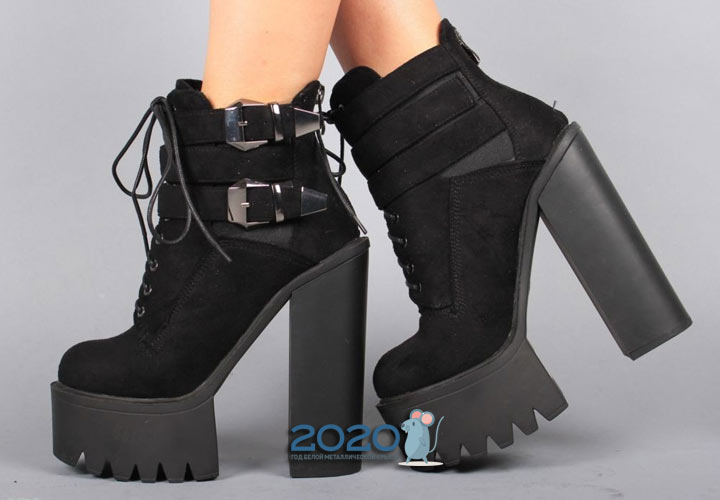Schwarze Wildlederstiefeletten Herbst-Winter 2019-2020