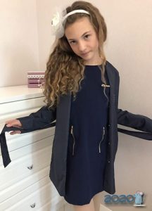 Strickjacke und Kleid - Schulmode für 2020