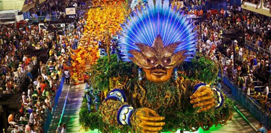 dekorierte Plattform am Karneval Rio de jeneiro