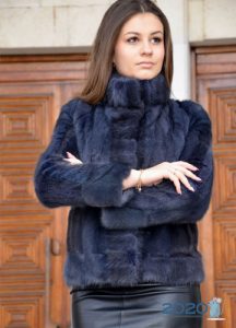 Kurzer Nerzmantel für den Winter 2019-2020